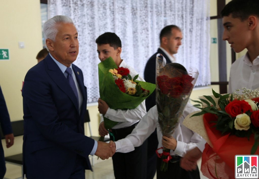 Владимир Васильев поздравил школьников, студентов и преподавателей Дагестана с Днем знаний